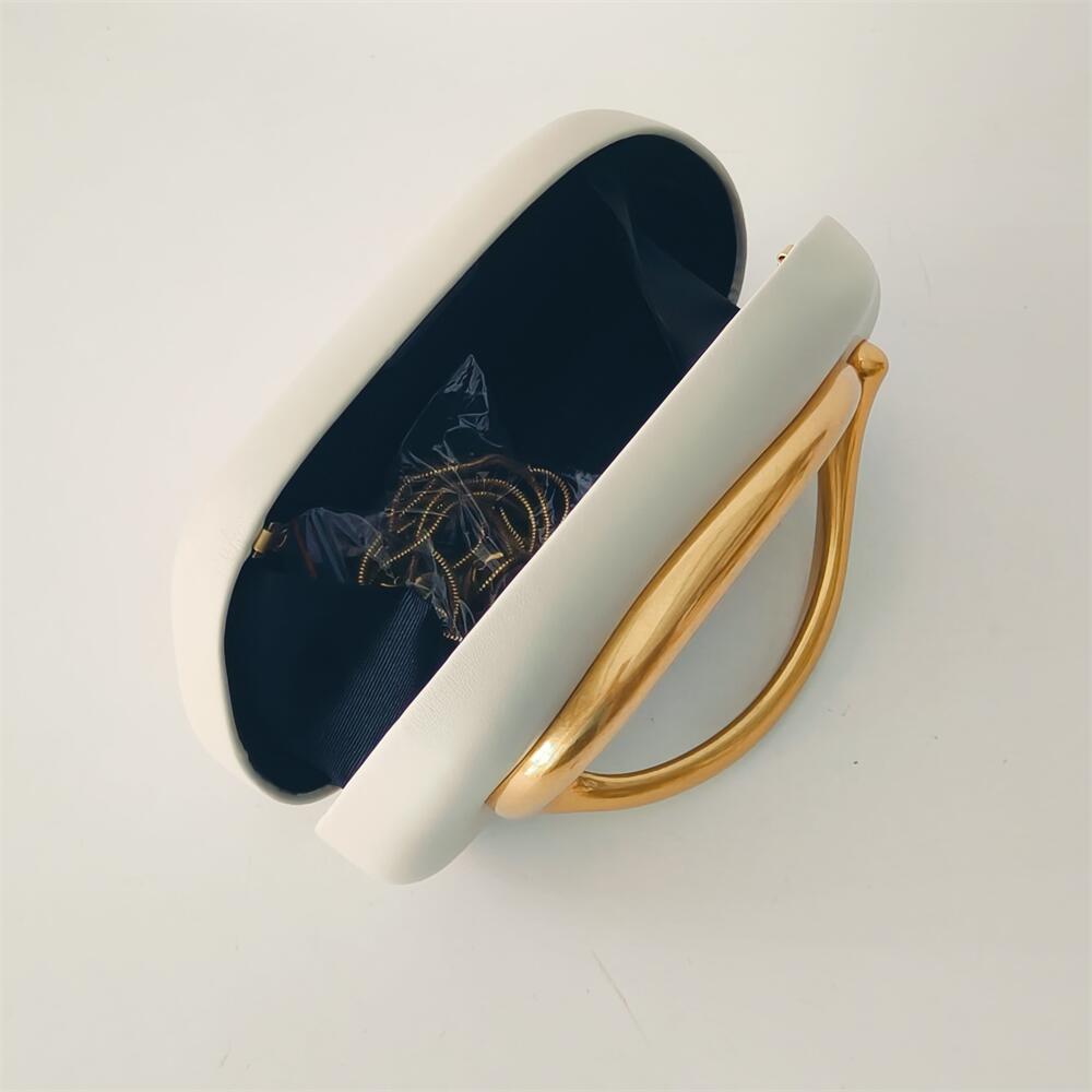 MAGNETIC CLOSURE WHITE BAG