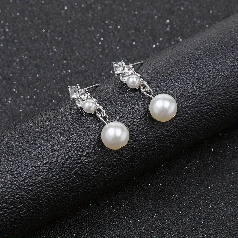 CLASSIC PEARL NECKLACE