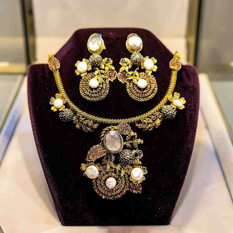TURKISH LUXURY CHAMPAGNE NECKLACE