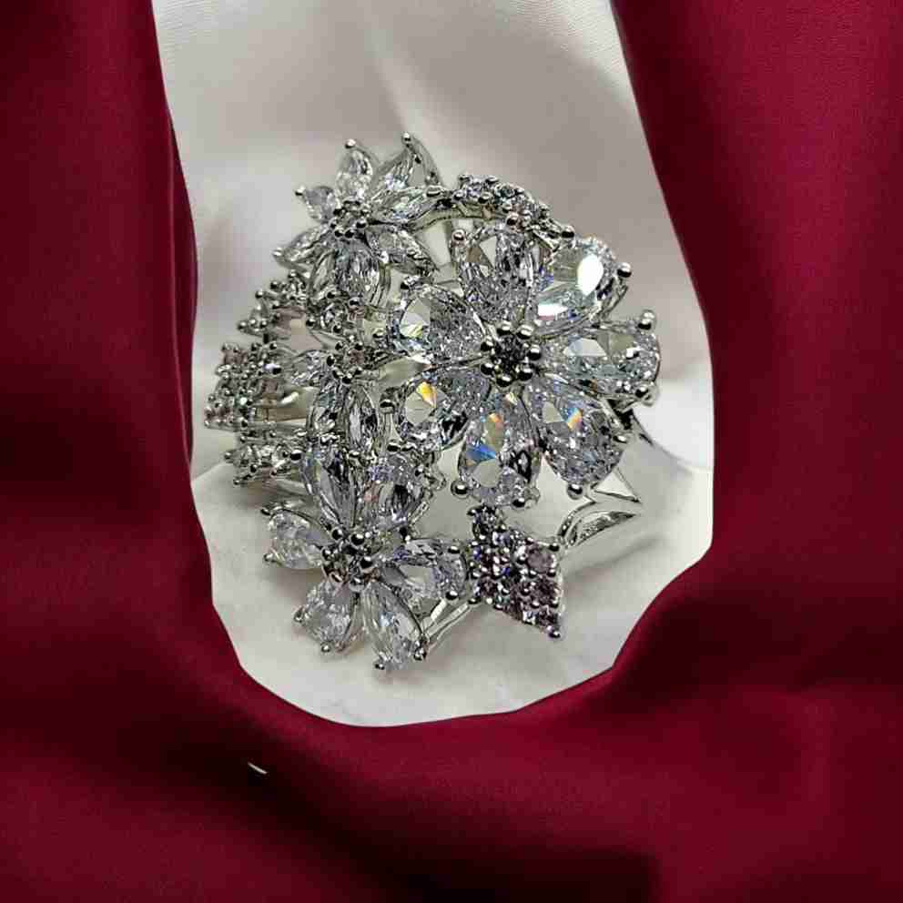 FLOWER PETAL RING