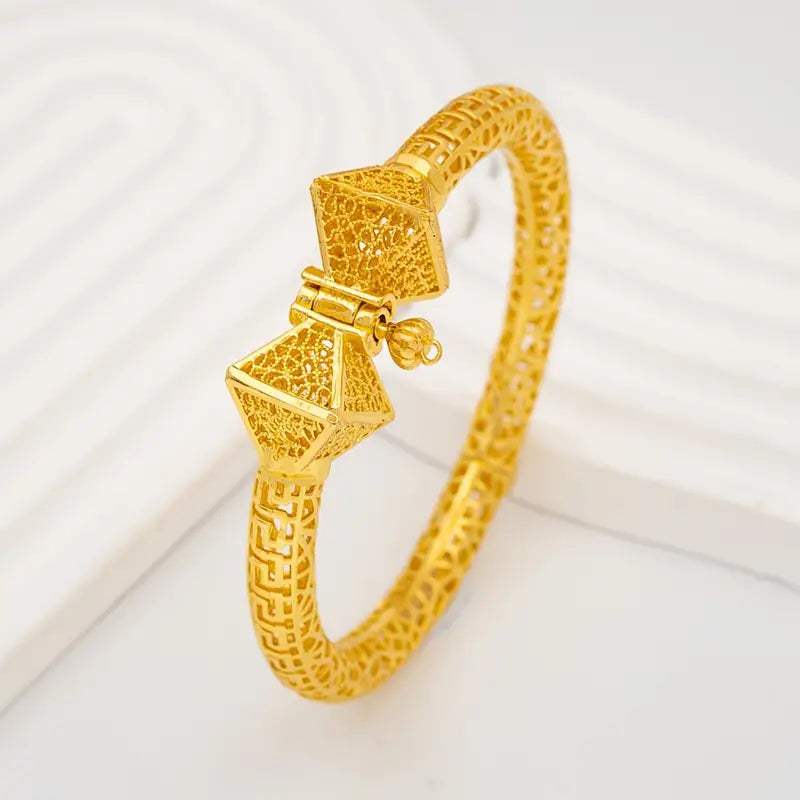 LUXURY CUFF BRACELET