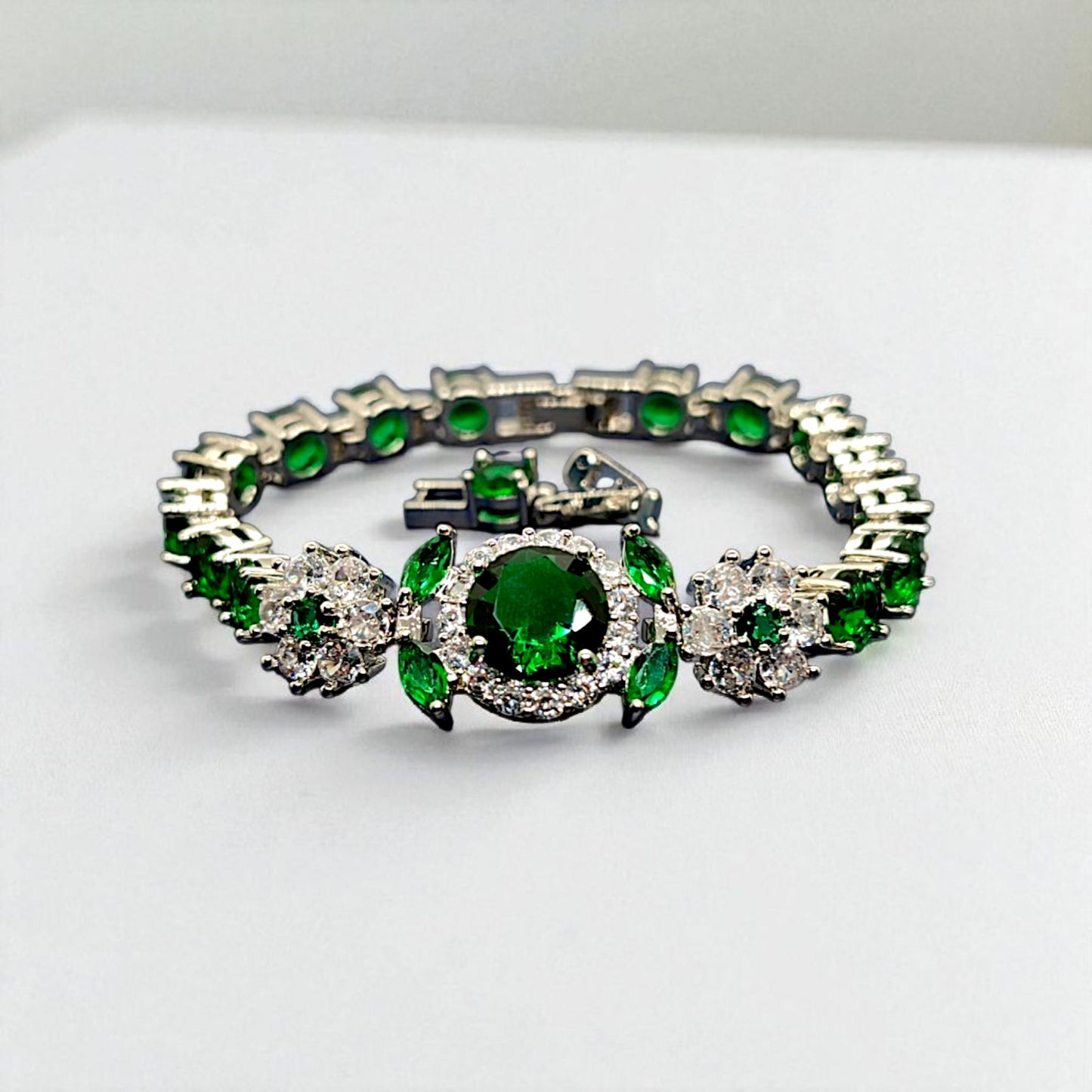 BLOOMING FLOWER GREEN BRACELET