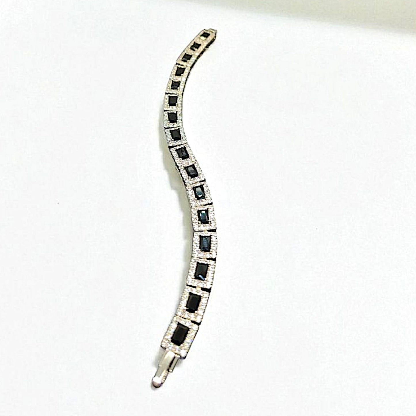 GRACEFUL BLACK BRACELET