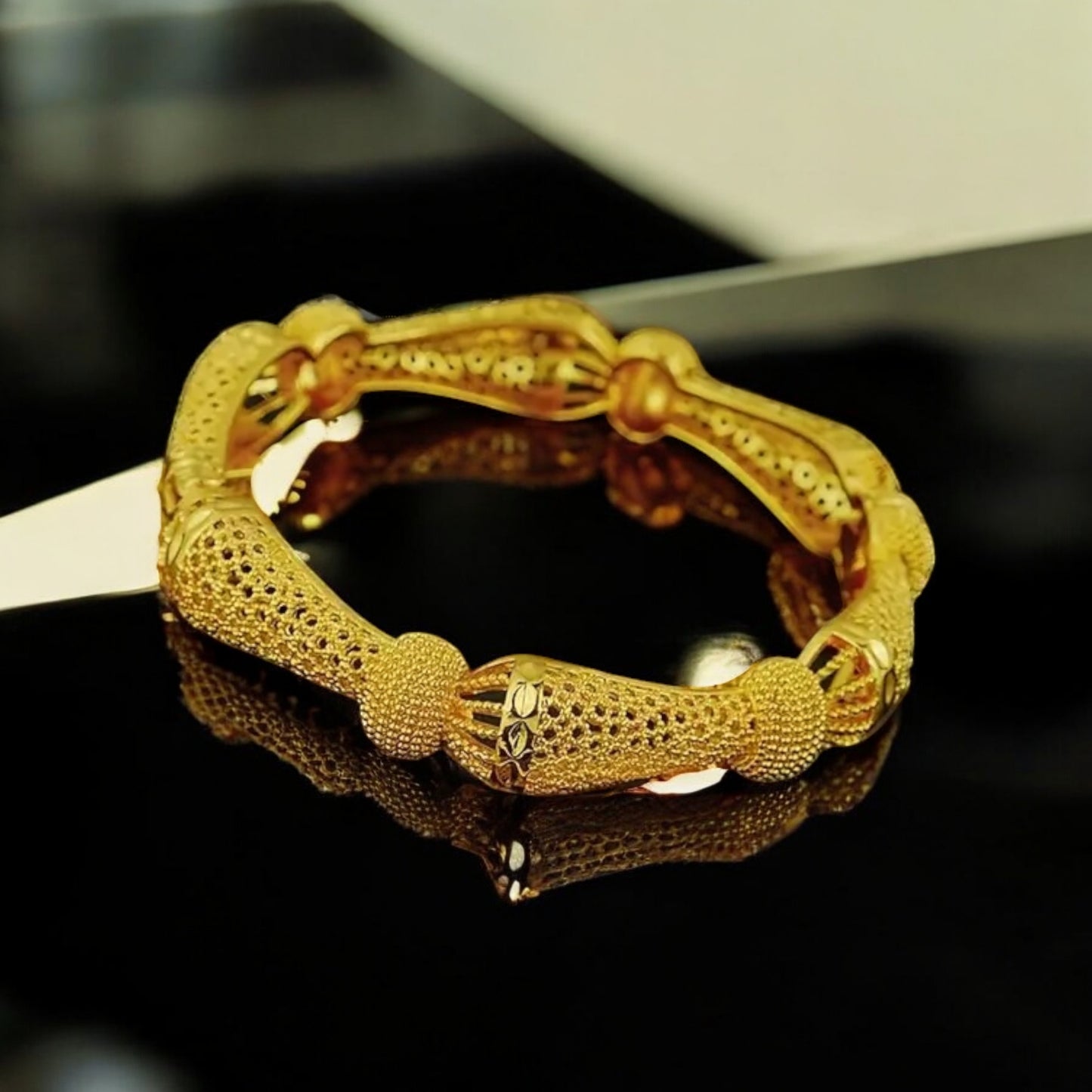 ELEGANT BANGLE