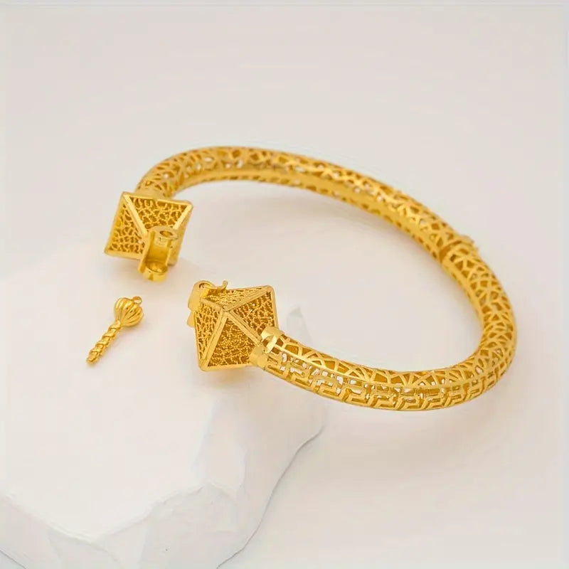 LUXURY CUFF BRACELET