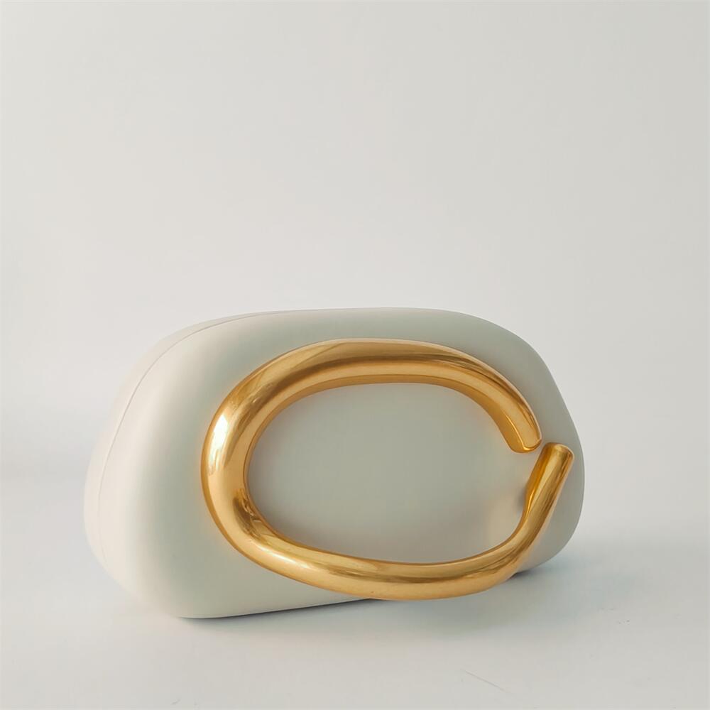 MAGNETIC CLOSURE WHITE BAG