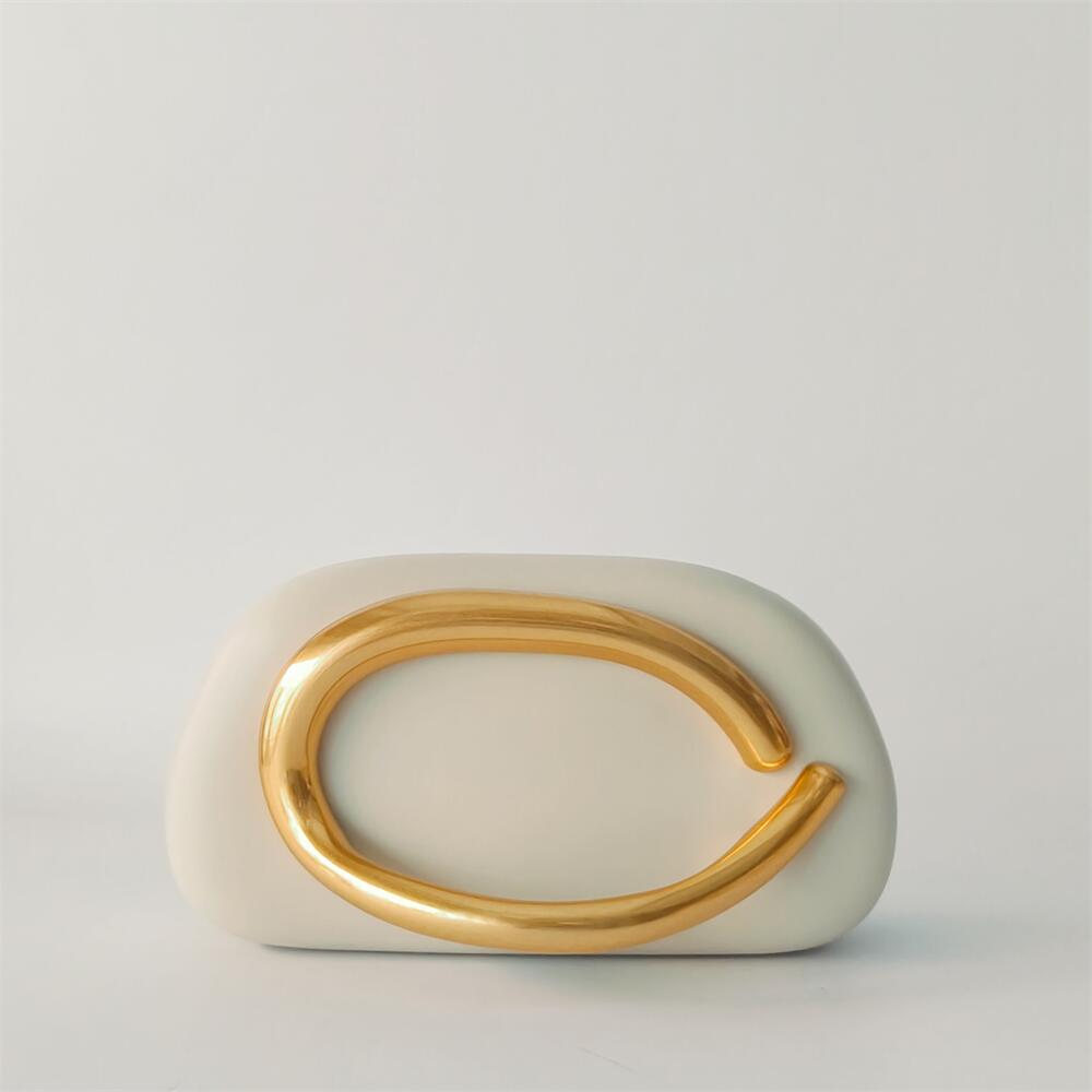 MAGNETIC CLOSURE WHITE BAG