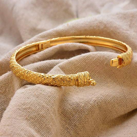 LUXURIOUS BANGLE