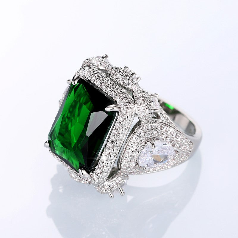 LUXURY EMERALD GREEN CUBIC ZIRCONIA RING