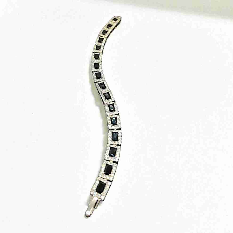 GRACEFUL BLACK BRACELET