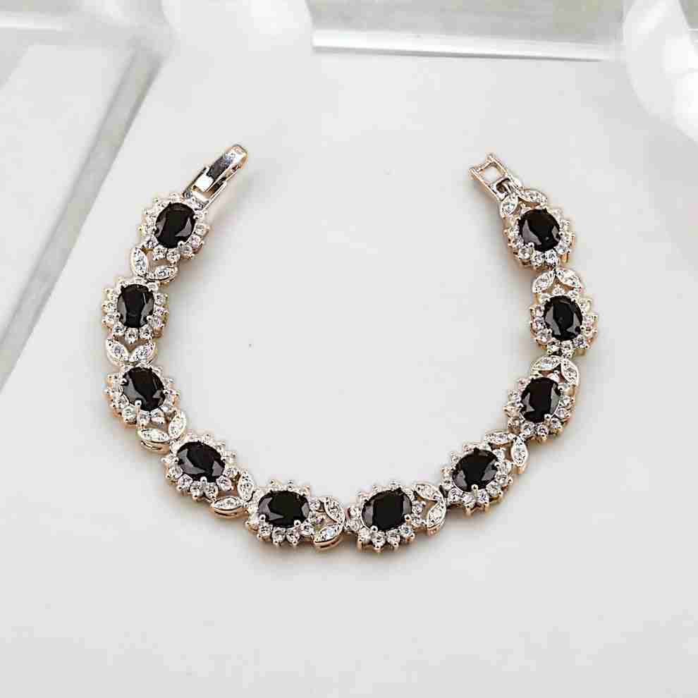 EXQUISITE OVAL BLACK BRACELET