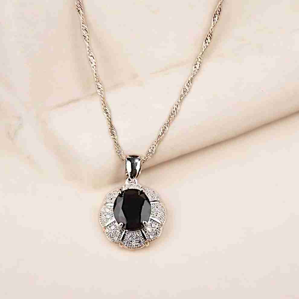 EXQUISITE OVAL BLACK PENDANT (Chain included)