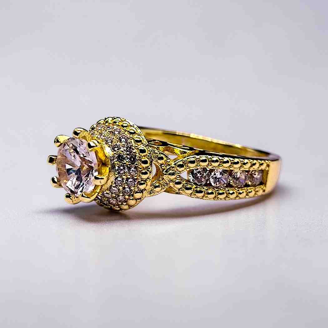 ELEGANT GOLD RING