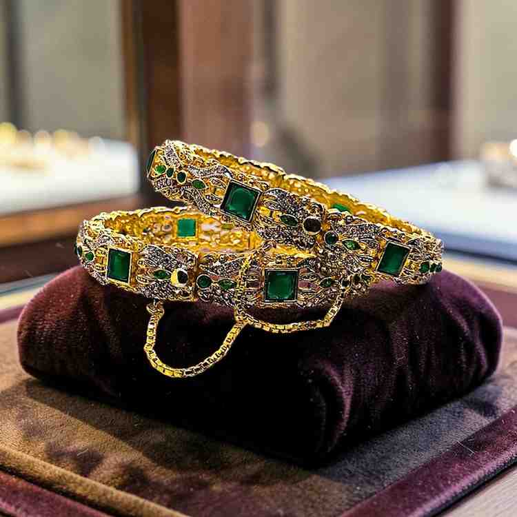 LUXURIOUS GREEN BANGLES
