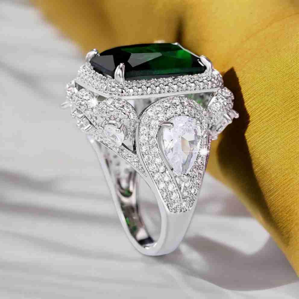 LUXURY EMERALD GREEN CUBIC ZIRCONIA RING