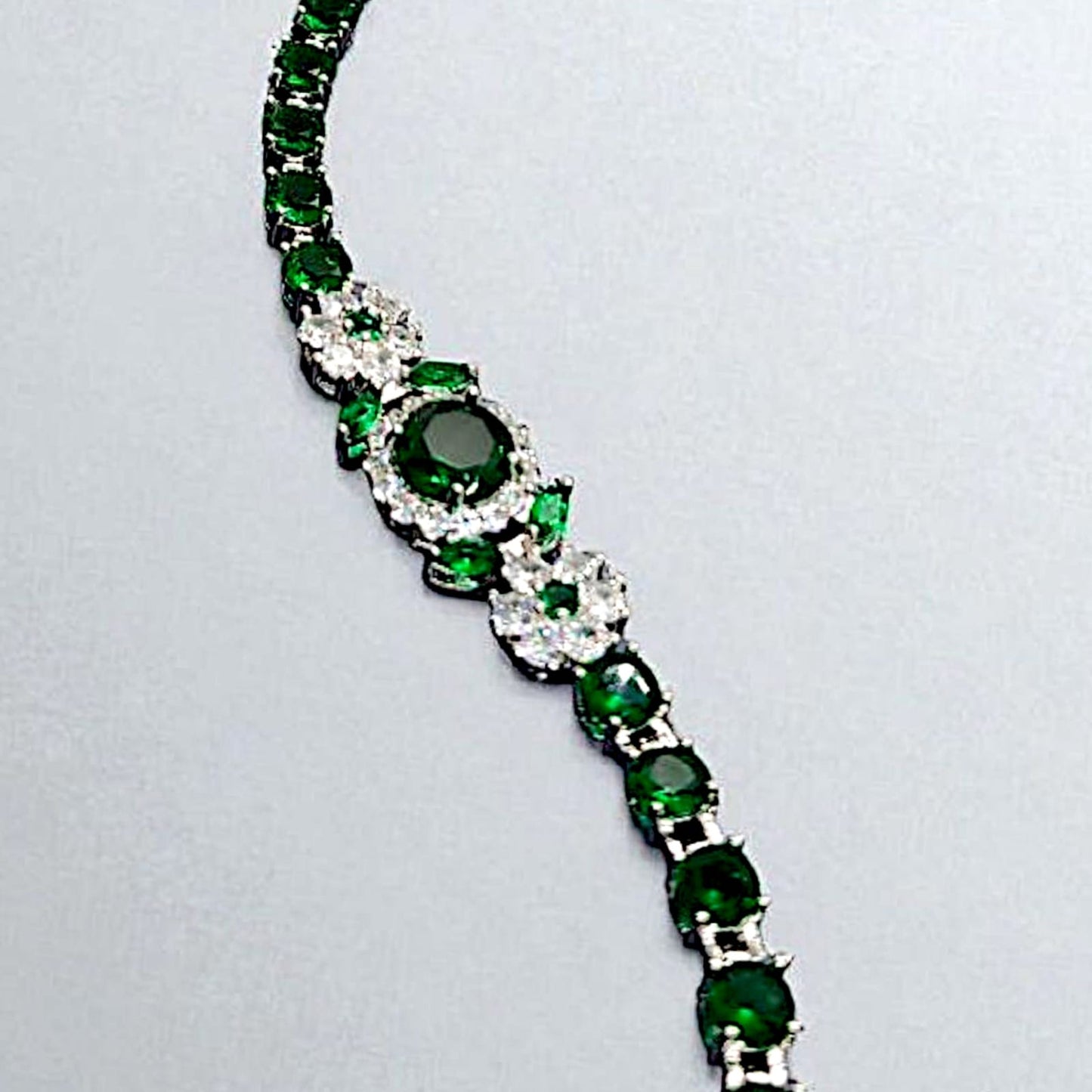 BLOOMING FLOWER GREEN BRACELET