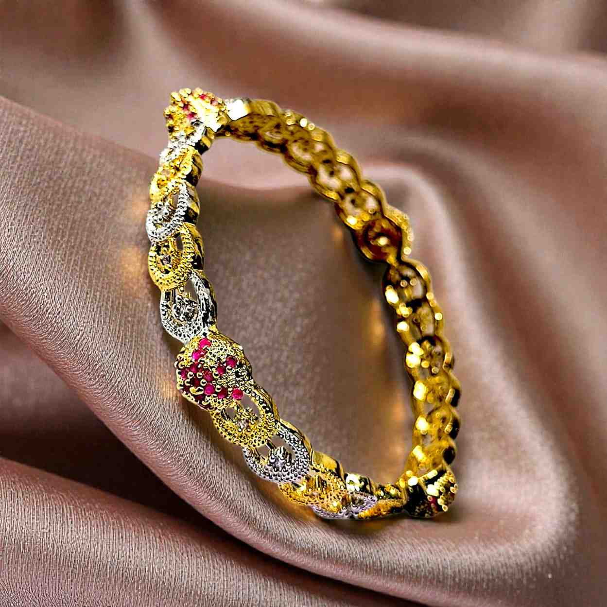 DELICATE MICROPAVE BANGLE