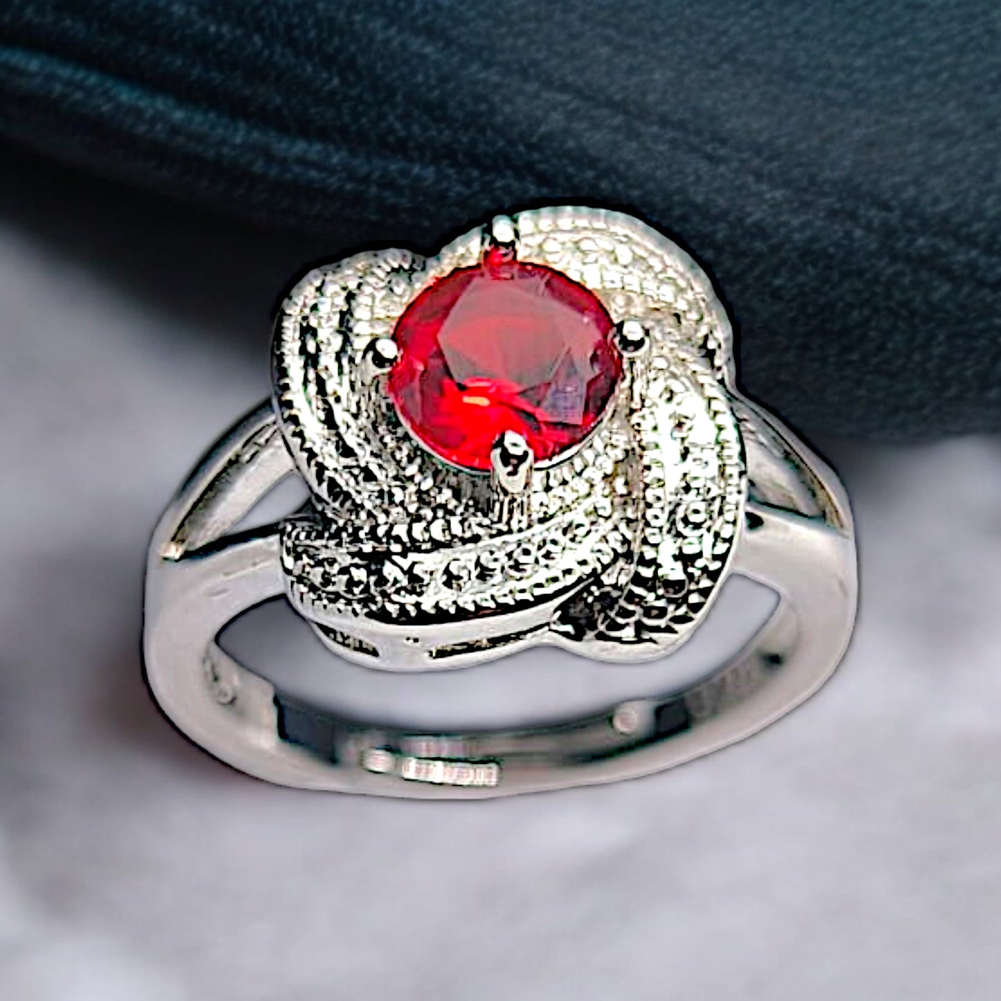 PAVE RED RING