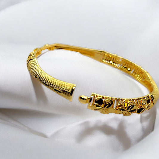 WONDROUS BANGLE