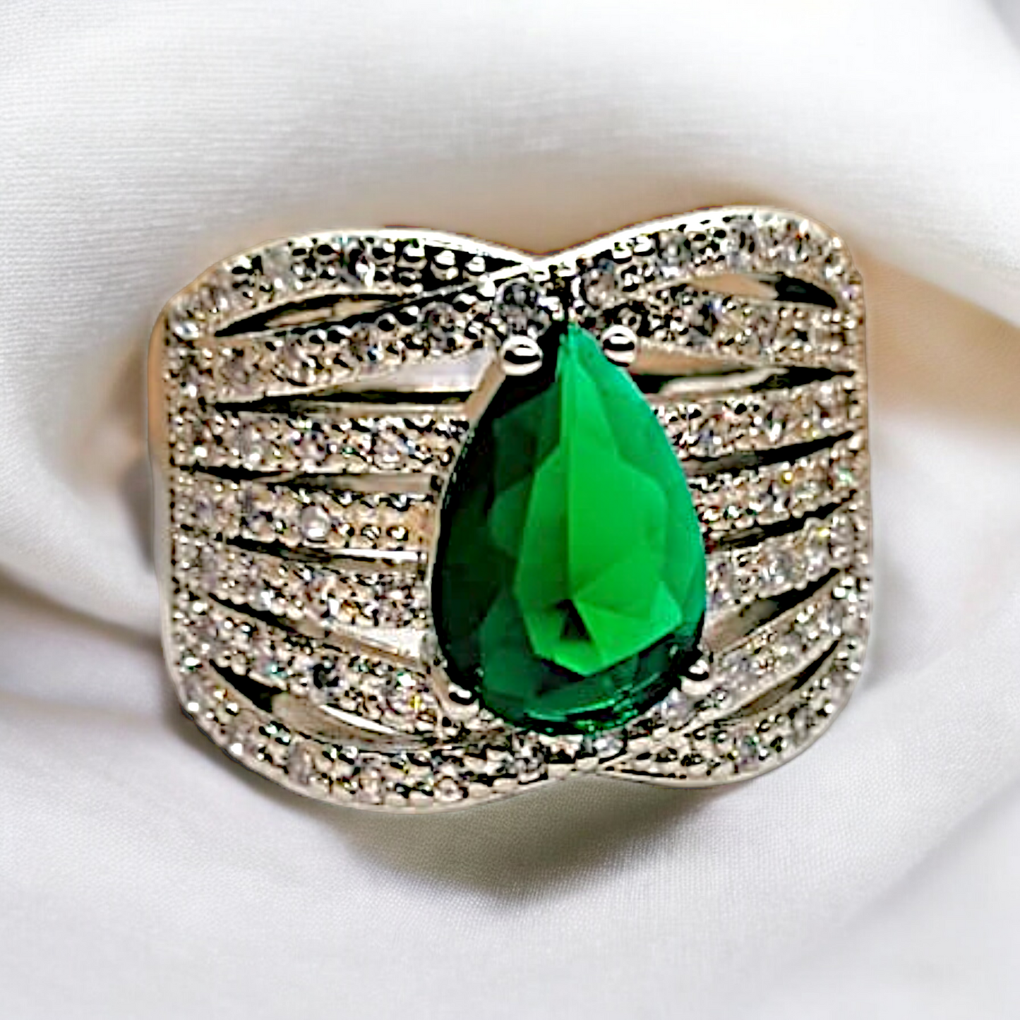 GREEN DROP RING