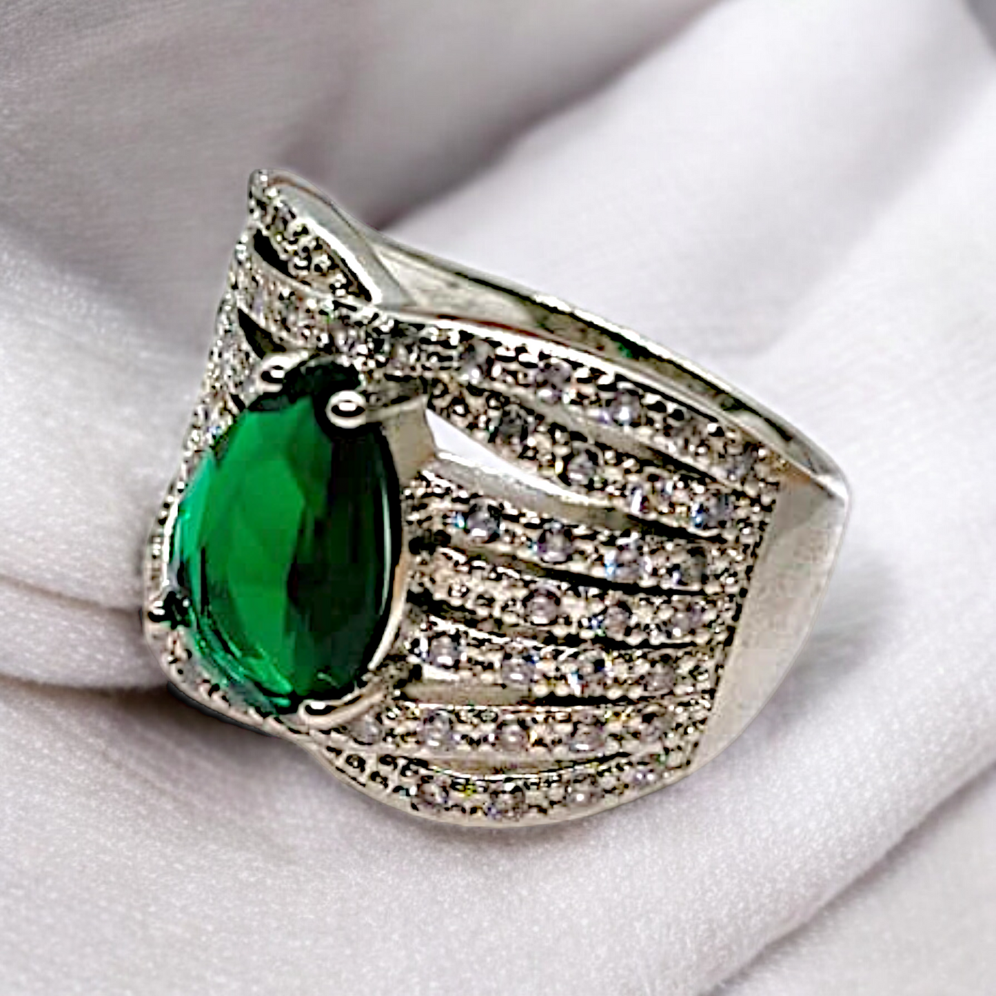 GREEN DROP RING