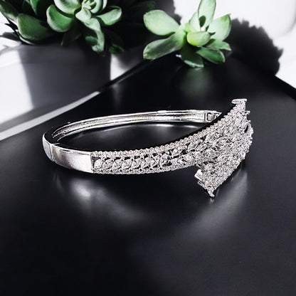 GLAMOROUS SILVER BANGLE