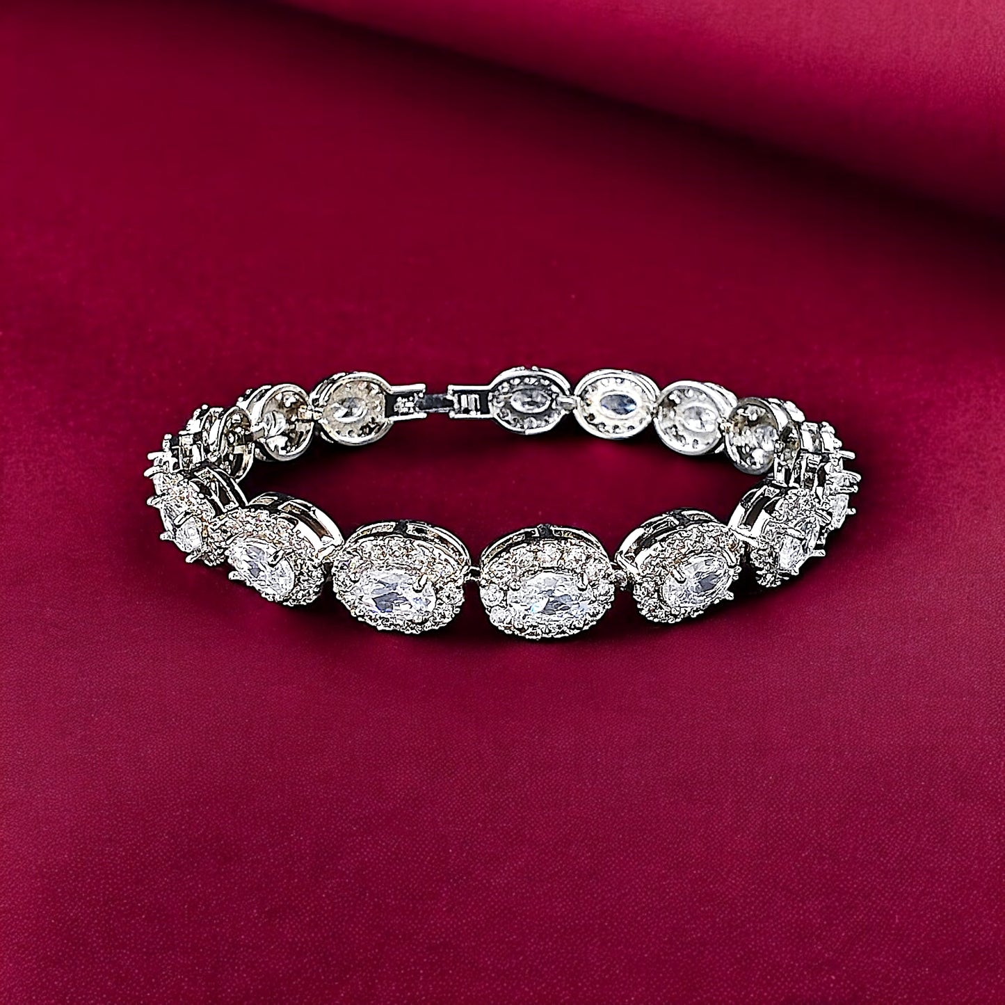 WONDROUS SILVER OVALS BRACELET