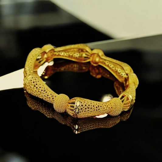 ELEGANT BANGLE