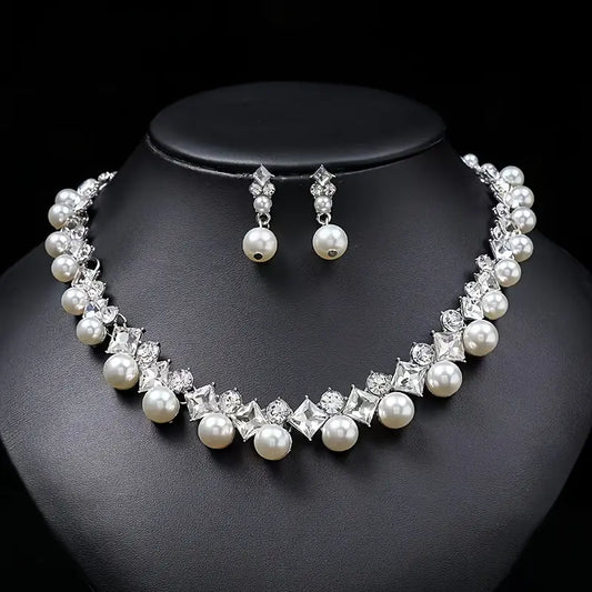 CLASSIC PEARL NECKLACE